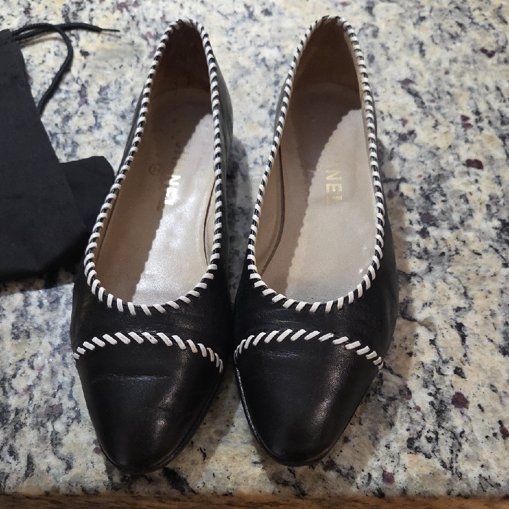 Chanel Black and White Women's Flats - Picture 8 of 8